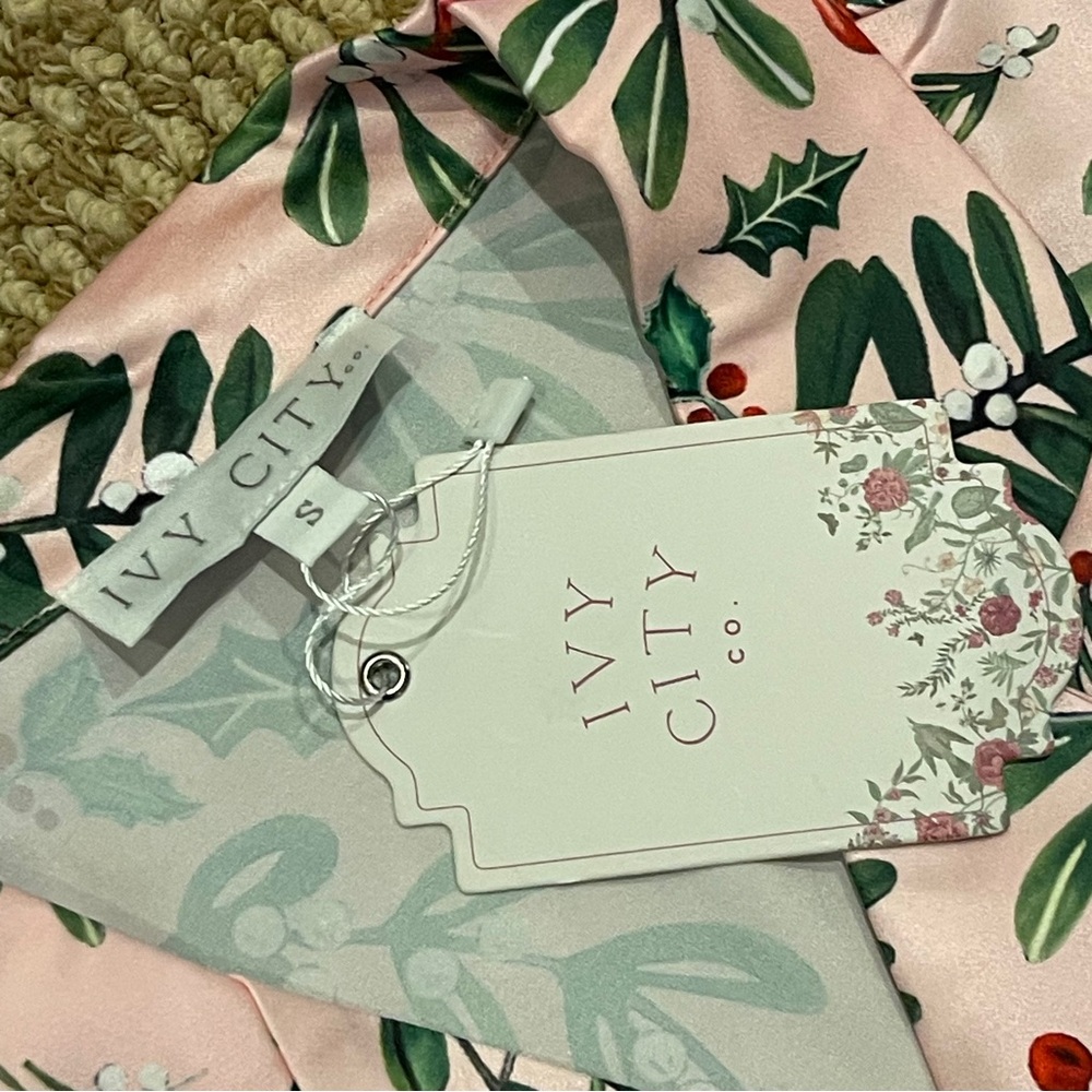 Ivy City Co. Bianca Pink Christmas Pajama Set Small NWT - Picture 10 of 13